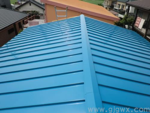 彩鋼瓦屋面出現(xiàn)漏水和生銹,該如何修復(fù)翻新?(圖1) 彩鋼瓦屋面出現(xiàn)漏水和生銹,該如何修復(fù)翻新?(圖1)